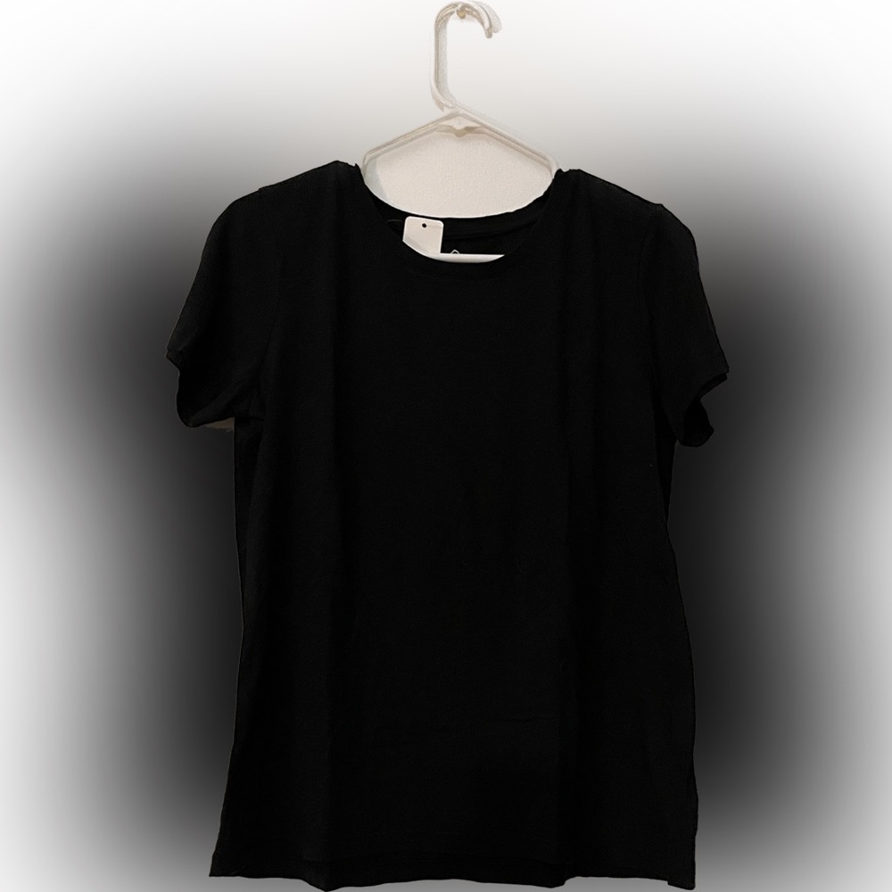Black short sleeve shirt